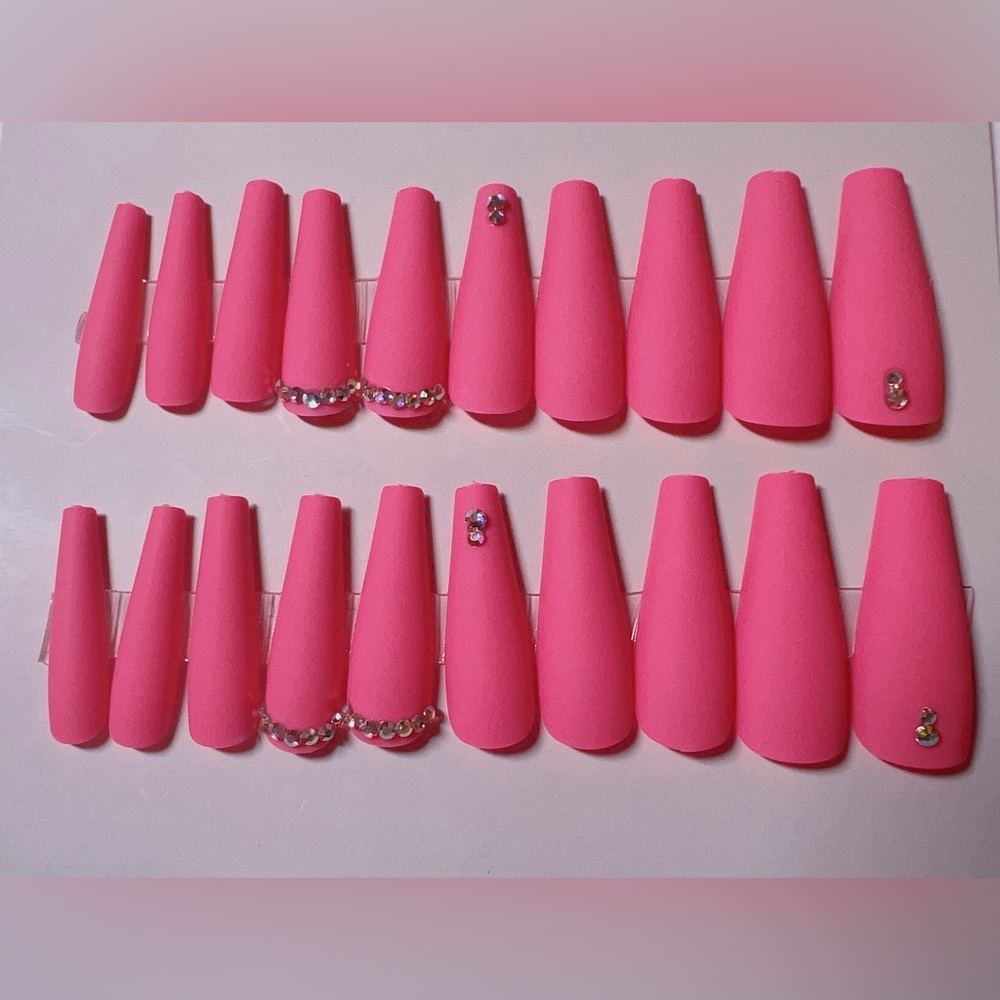 PRESS ON NAILS (CATCH ME IF YOU CAN)